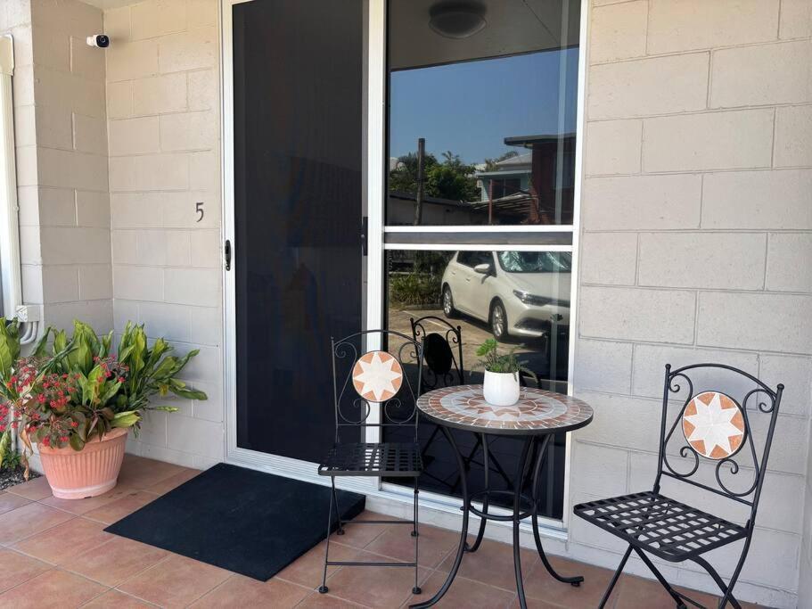 Tropical Ground-Floor Retreat Cairns Apartment Exterior photo